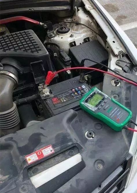 汽车电瓶发电是多少